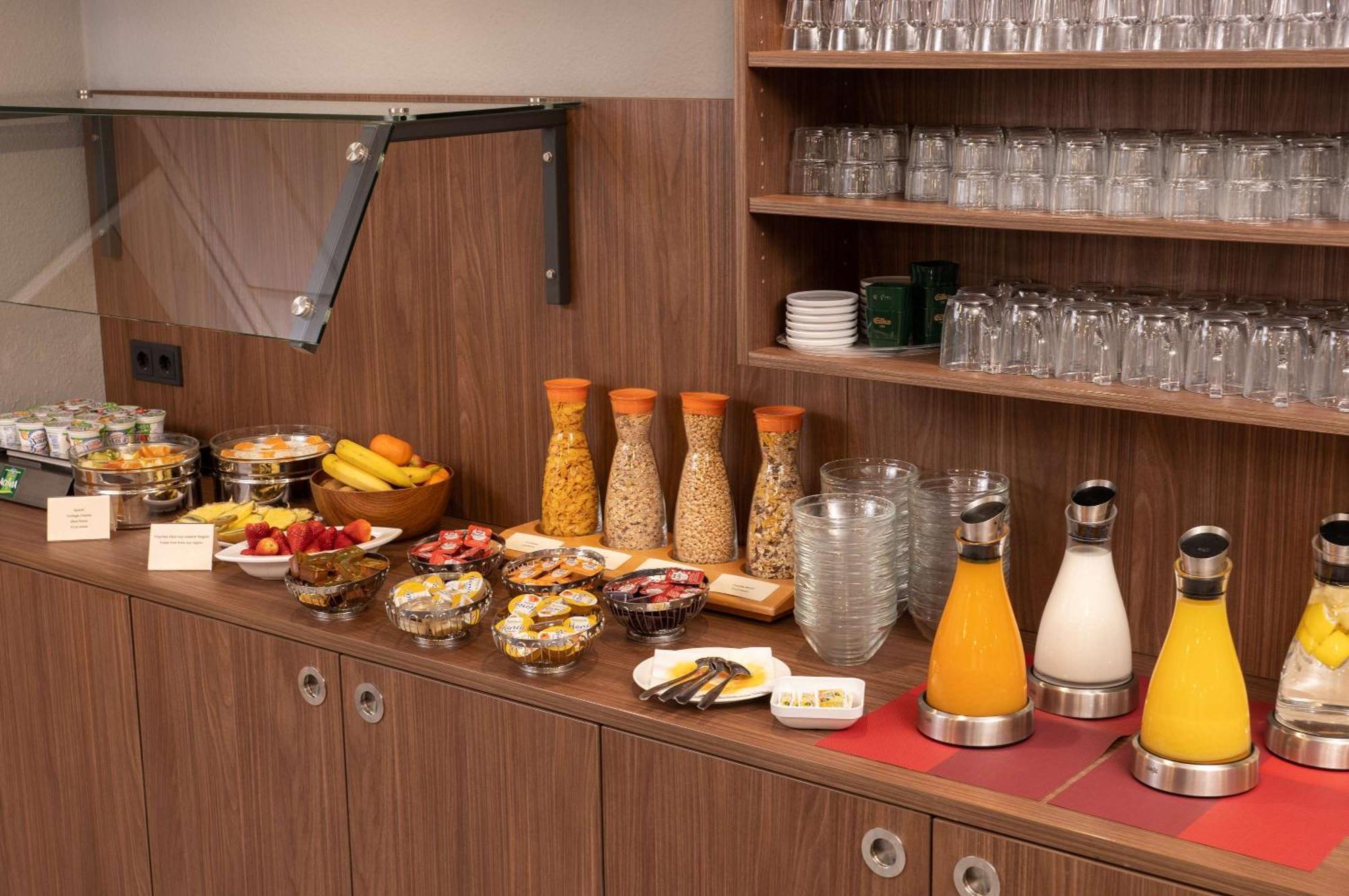 Best Western Comfort Business Hotel Duesseldorf-Нойс Екстериор снимка